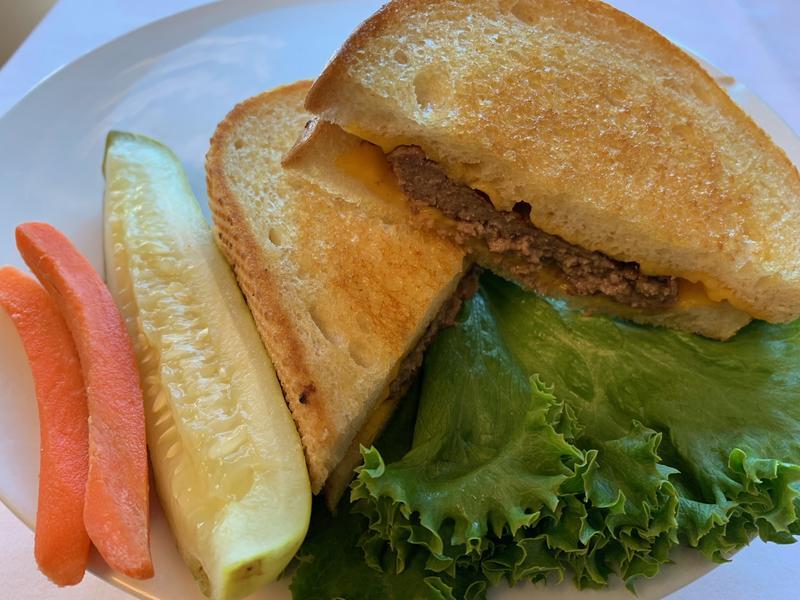 The Cheddar Melt (786 cal)