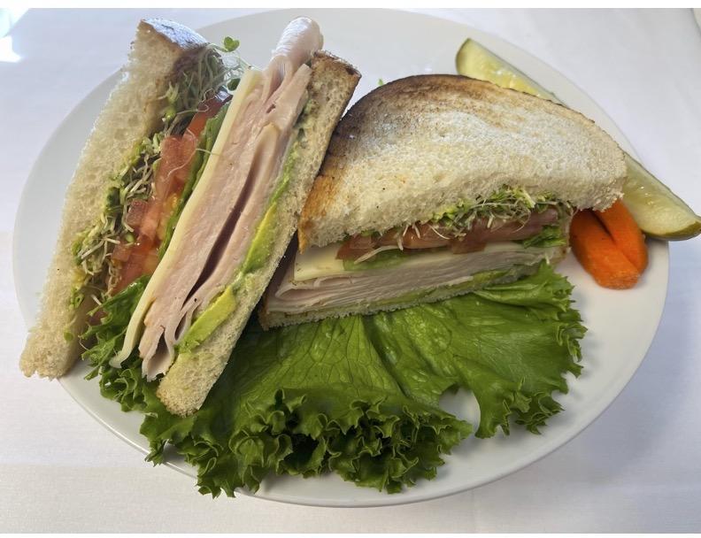 AvoTurkey (442 cal)
